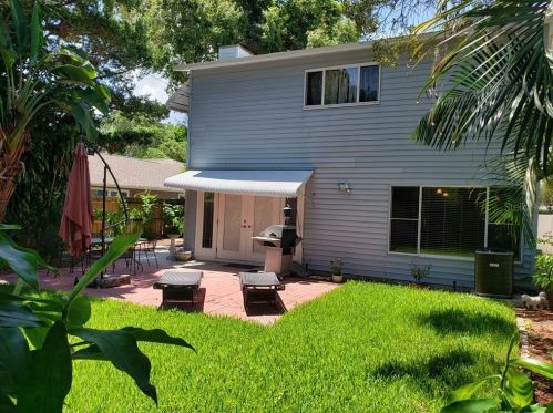 1537 Demens Dr, Saint Petersburg FL  33705-6166 exterior