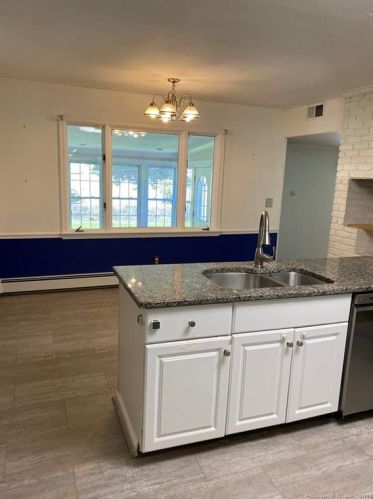 201 Driftwood Ln, Bridgeport CT  06611-1860 exterior