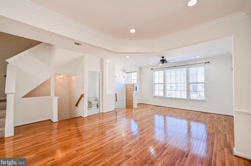 2617 Logan Wood Dr, Herndon VA 20171-4367 exterior