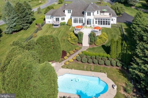 10 Barron Hill Rd, Easton, PA 18042-9500