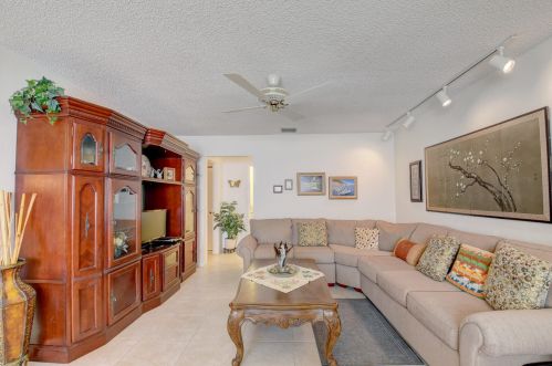 5136 Mirror Lk Blvd, Boynton Beach FL  33472-1211 exterior