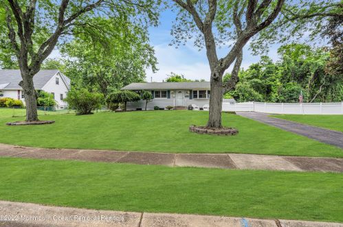 10 Trinity Pl, Jackson Twp NJ  08527-1822 exterior