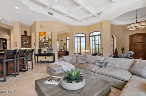 8038 38th Pl, Phoenix AZ  85042-9621 exterior