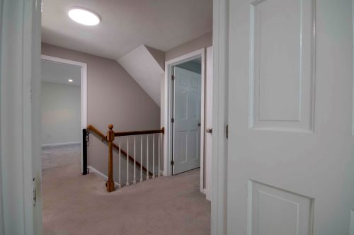 8 Cathedral Cir, Nashua NH 03063-2716 exterior