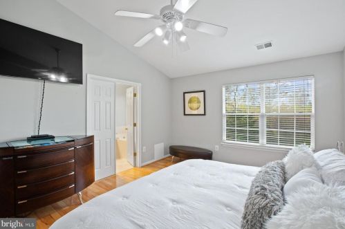 6724 Emmanuel Ct, Gainesville VA  20155-1492 exterior