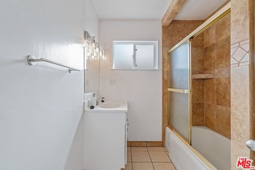 7239 Amestoy Ave, Van Nuys CA 91406-1603 exterior