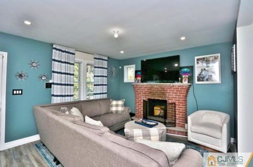 16 Dayton Cres, Bernardsville NJ  07924-2704 exterior