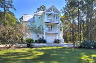 3860 Topside Dr, Oak Island, NC 28461-7403