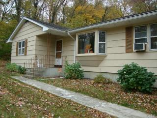 251 Fan Hill Rd, Upper Stepney, CT 06468-1833