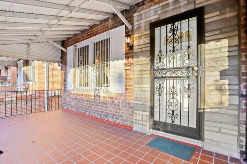 2528 Fenton Ave, Bronx, NY 10469-5643