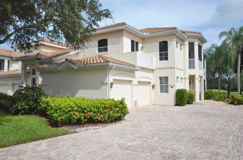 9111 Las Maderas Dr, Bonita Springs, FL 34135-2826