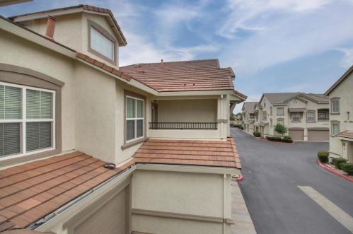5482 Tares Cir, Elk Grove CA  95757-4361 exterior