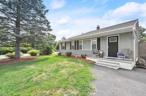 8 Heath Rd, Fishkill NY 12524-2024 exterior