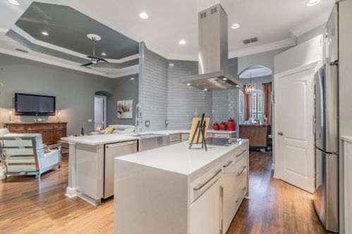 1827 Crooked Oak Ln, Lutz FL  33559-7407 exterior