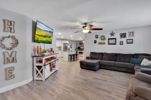 1323 Glengreen Ln, Lakeland, FL 33813-1802