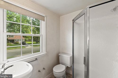 18 Aristone Dr, Berlin Boro NJ  08009-2254 exterior