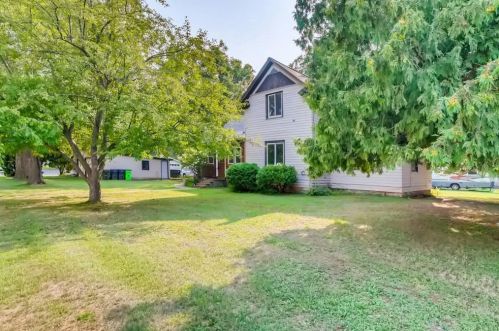649 Dakota Ave, New Johannesburg, WI 54017-1125