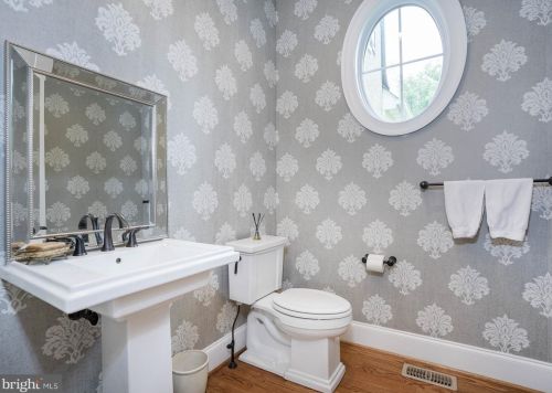 10 Pine Valley Ct, Glen Mills PA  19342-1823 exterior