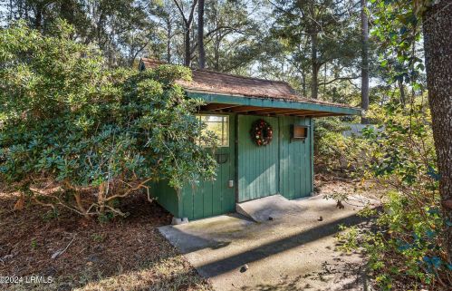 49 James F Byrnes St, Beaufort SC 29907-1940 exterior