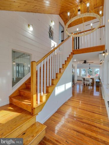 425 Bay Ave, Slaughter Beach DE  19963-4913 exterior