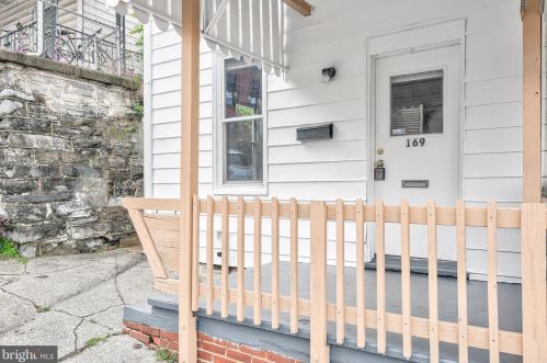 169 4th St, Harrisburg, PA 17113-2402