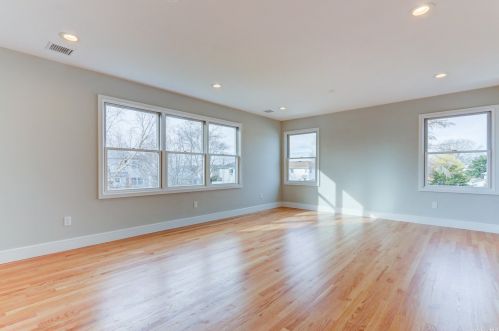 2592 Hewlett Ln, North Bellmore NY  11710-4413 exterior