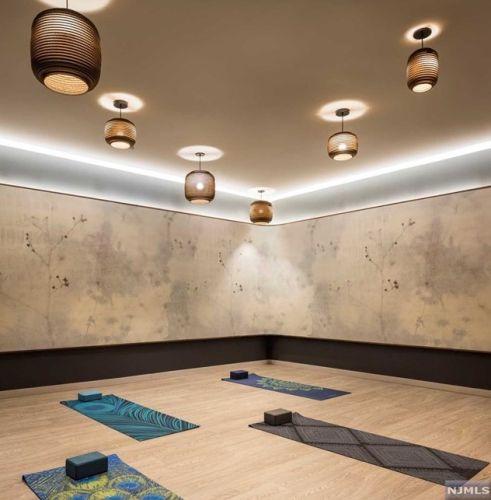 320 Adolphus Ave, Cliffside Park NJ  07010-2704 exterior