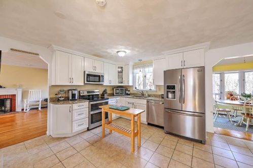 130 Pound Rd, Cumberland RI  02864-2704 exterior