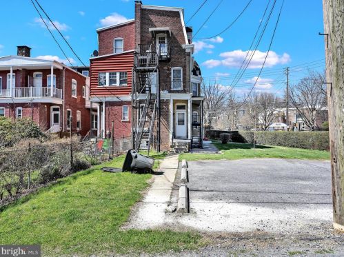 365 College Ave, Lancaster PA 17603-3319 exterior