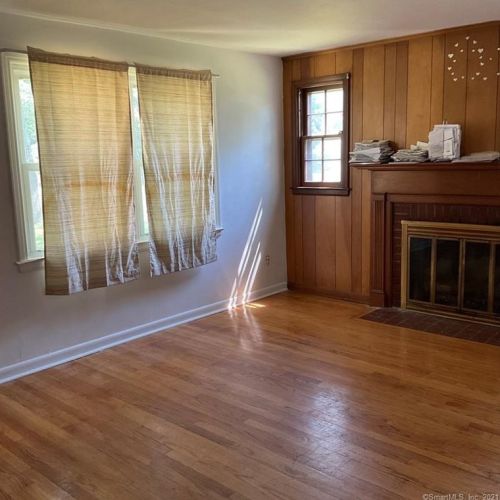 429 Elm St, Windsor Locks CT  06096-1604 exterior