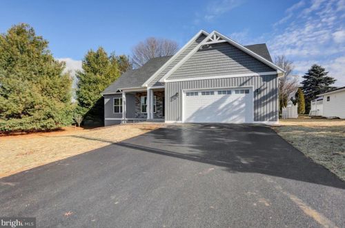 130 Willow Dr, Lees Cross Roads, PA 17257-9440