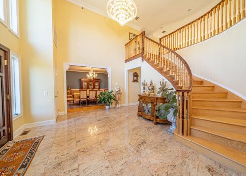 3 Vandalay Ct, Scarsdale, NY 10583-1091
