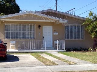 920 43rd Ave, Miami, FL 33134-2646
