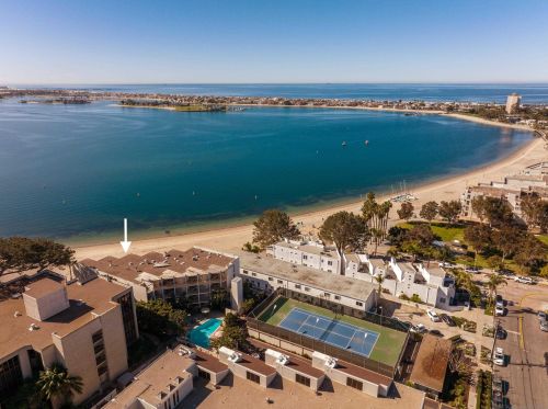 1327 La Palma St, San Diego, CA 92109-5290