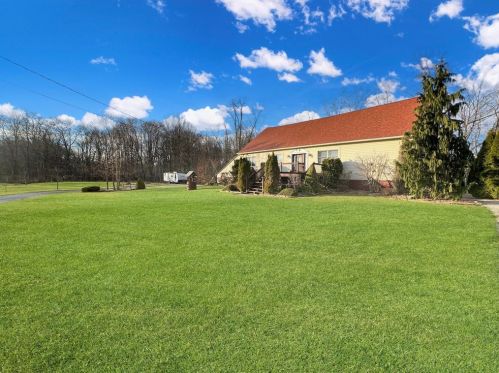 3852 Ellwood Rd, New Castle, PA 16101-6591