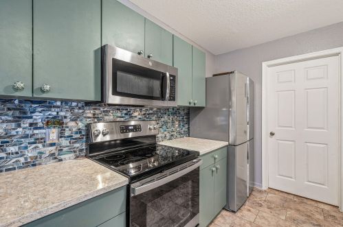 187 Camino Del Rio, Fort Pierce FL  34952-7931 exterior