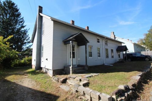 37 Grove St, Moosup, CT 06354-1636