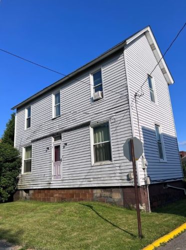 224 Wahl Ave, Evans City, PA 16033-1053