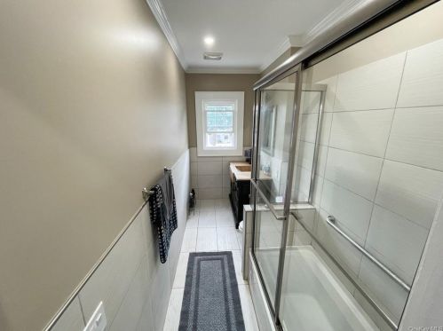 2 Linden Pl, Middletown NY  10940-4824 exterior