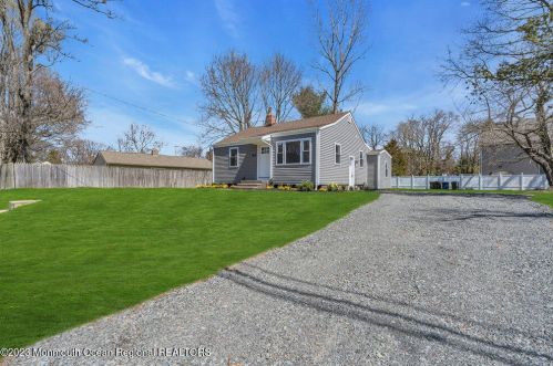 115 Springdale Ave, Tinton Falls NJ  07724-2628 exterior