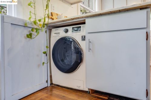 5912 Fremont St, Oakland CA 94608-2217 exterior