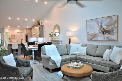 523 6th St, Vero Beach FL  32962-1687 exterior