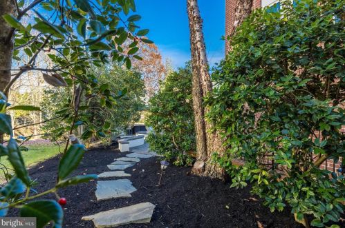 18506 Pelicans Nest Way, Leesburg VA  20176-3963 exterior