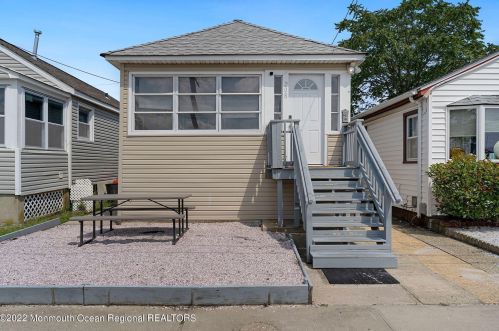 208 Porter Ave, Pelican Island, NJ 08751-2436