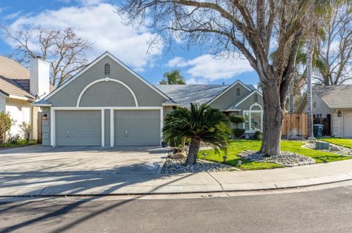 1216 Glenbrook Way, Modesto CA  95355-3676 exterior