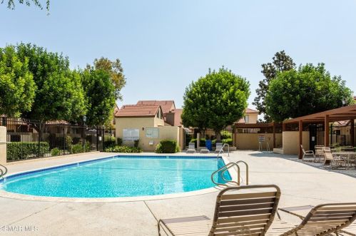 5385 Birchcroft St, Simi Valley CA  93063-6129 exterior