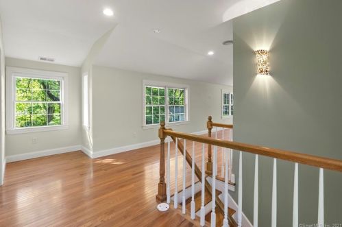 1 Barn Hill Rd, Bloomfield CT  06002-1218 exterior