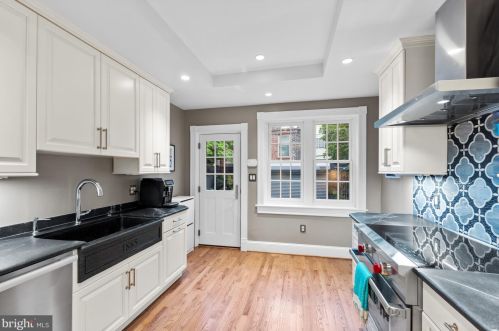 1528 Swann St, Washington DC 20009-5535 exterior