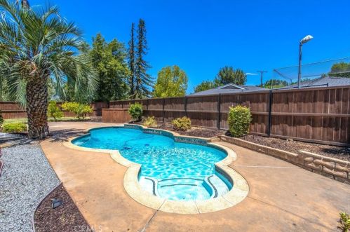 237 Eucalyptus Dr, Redlands CA  92373-7122 exterior