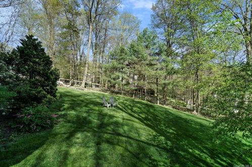 28 Kings Point Ln, Washingtonville NY  10992-2026 exterior